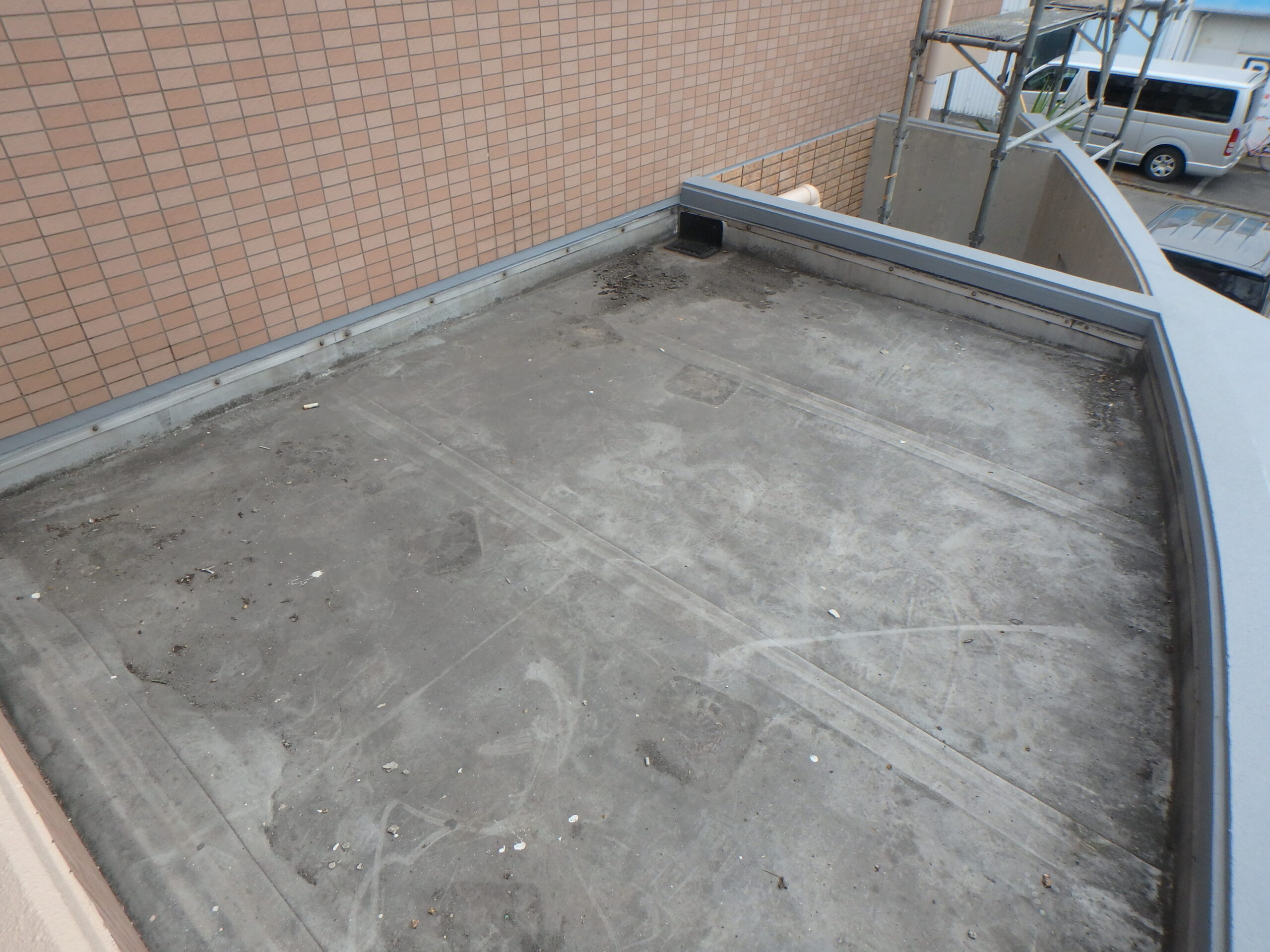 集合住宅エントランス屋根 加硫ゴム系シート防水工事 施工前